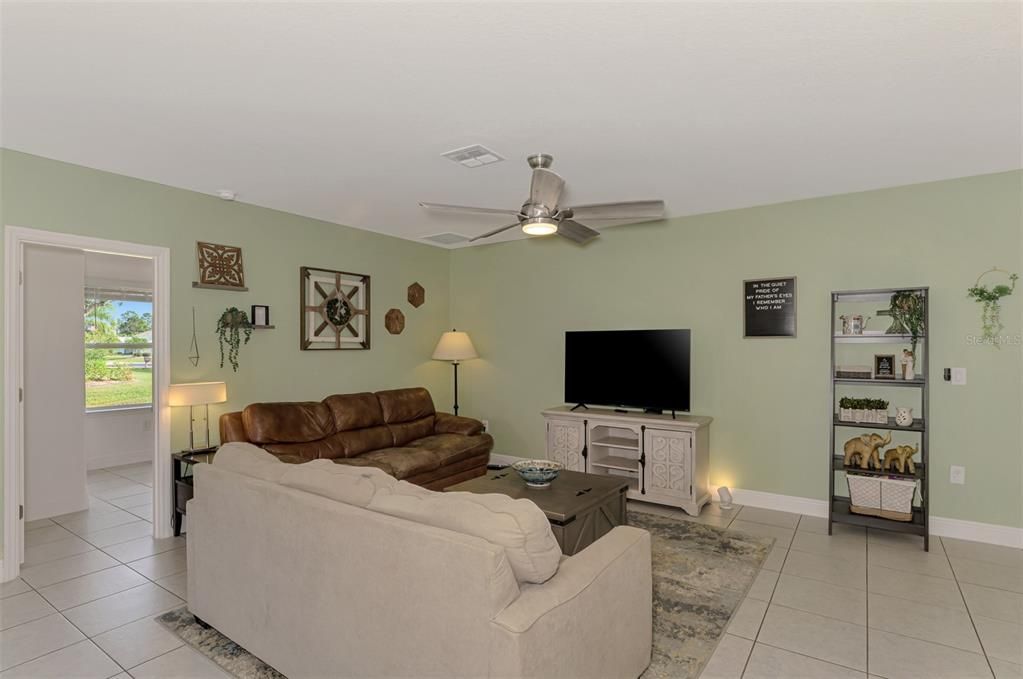 For Sale: $359,900 (4 beds, 2 baths, 1998 Square Feet)