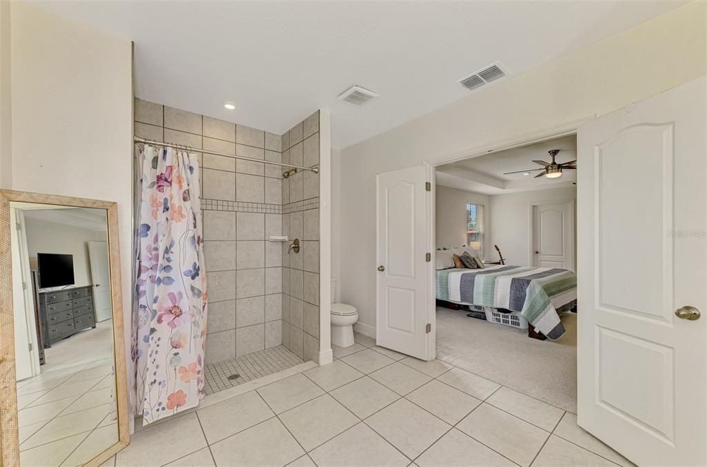 For Sale: $359,900 (4 beds, 2 baths, 1998 Square Feet)