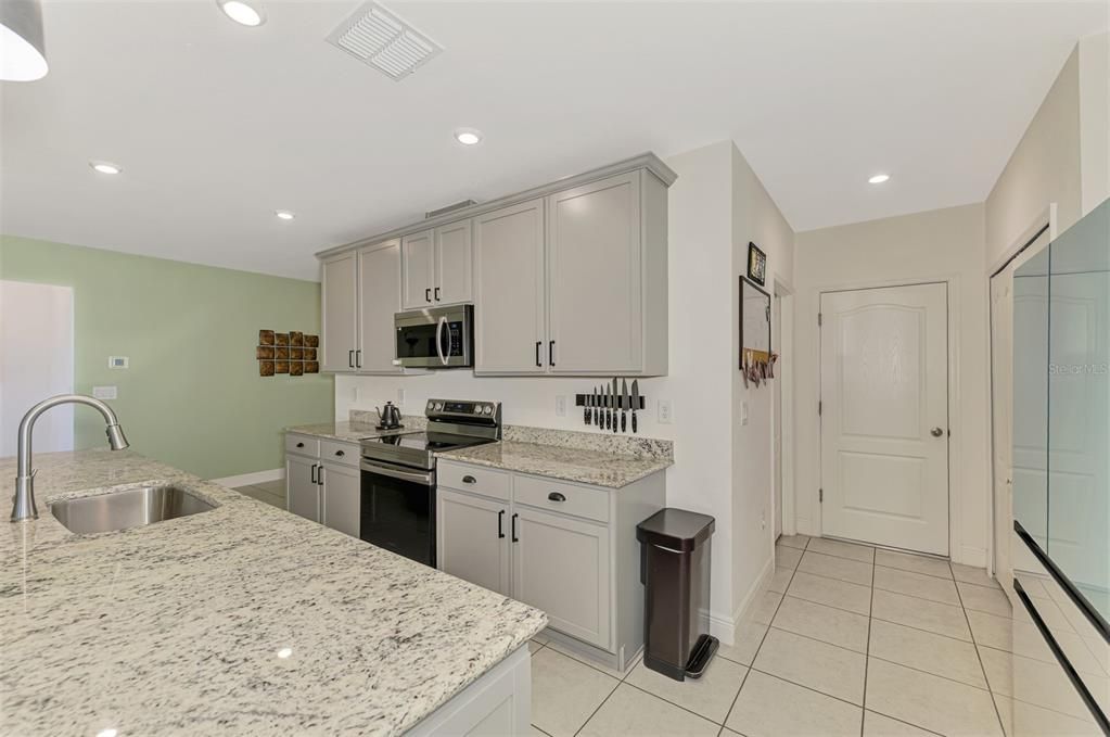 For Sale: $359,900 (4 beds, 2 baths, 1998 Square Feet)