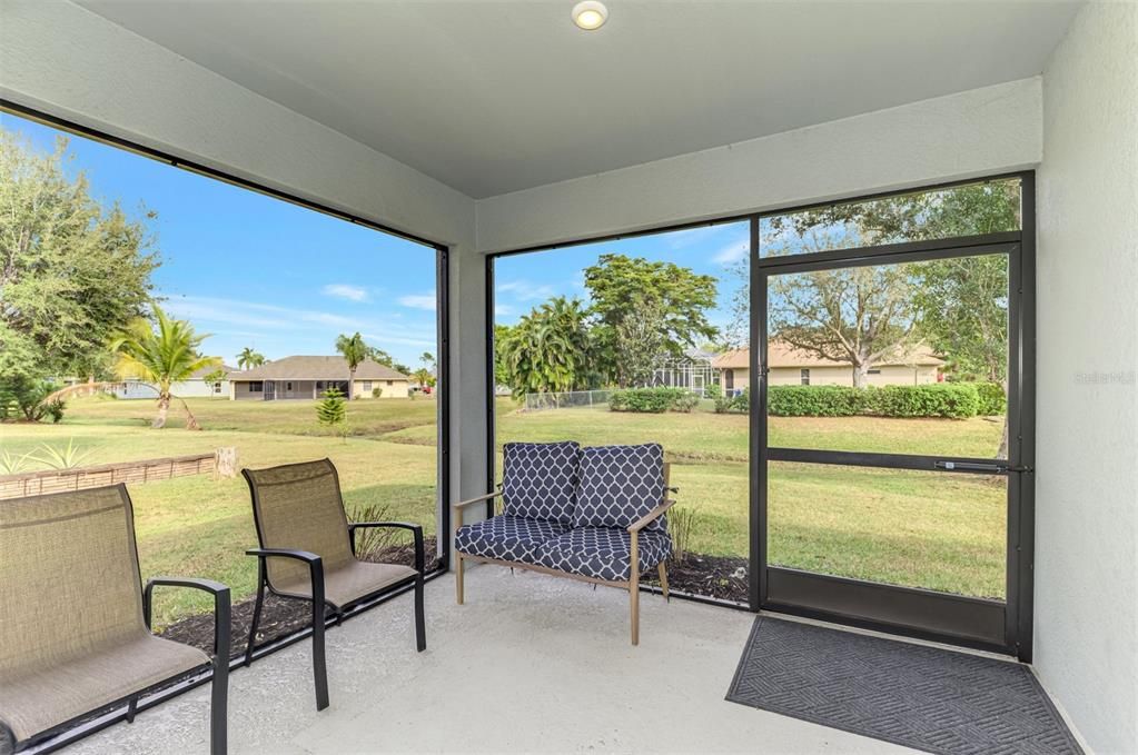 For Sale: $359,900 (4 beds, 2 baths, 1998 Square Feet)