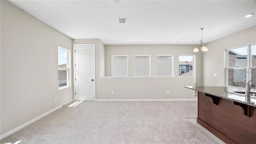 For Rent: $1,700 (1 beds, 1 baths, 840 Square Feet)