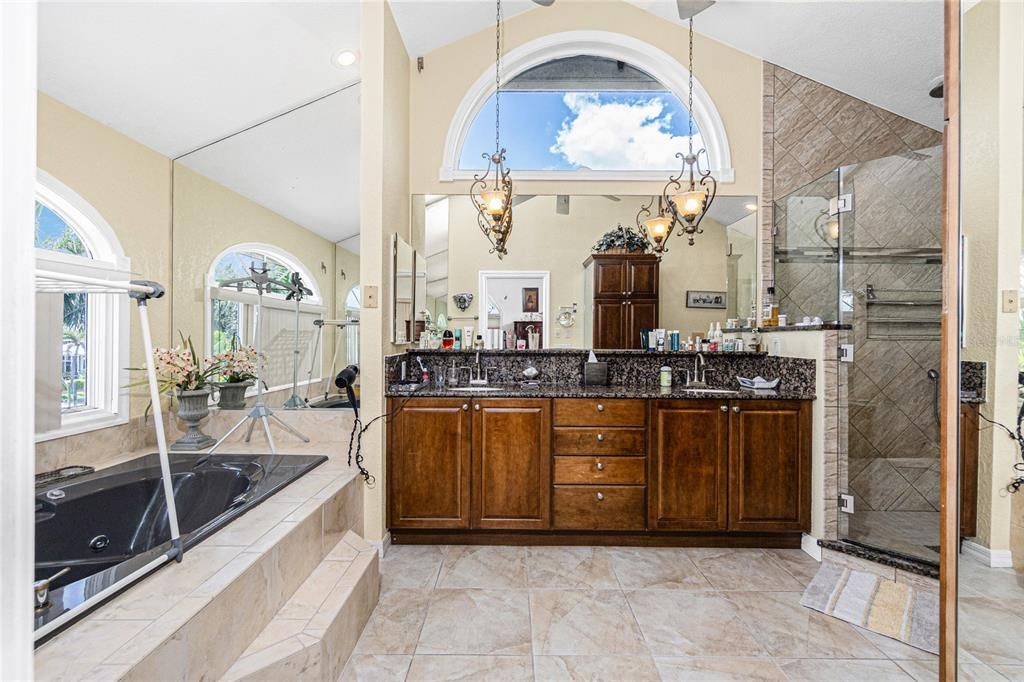 На продажу: $2,000,000 (6 спален, 5 ванн, 5695 Квадратных фут)