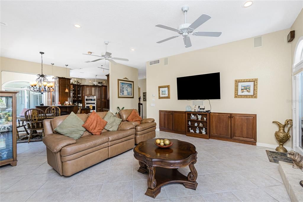 На продажу: $2,000,000 (6 спален, 5 ванн, 5695 Квадратных фут)