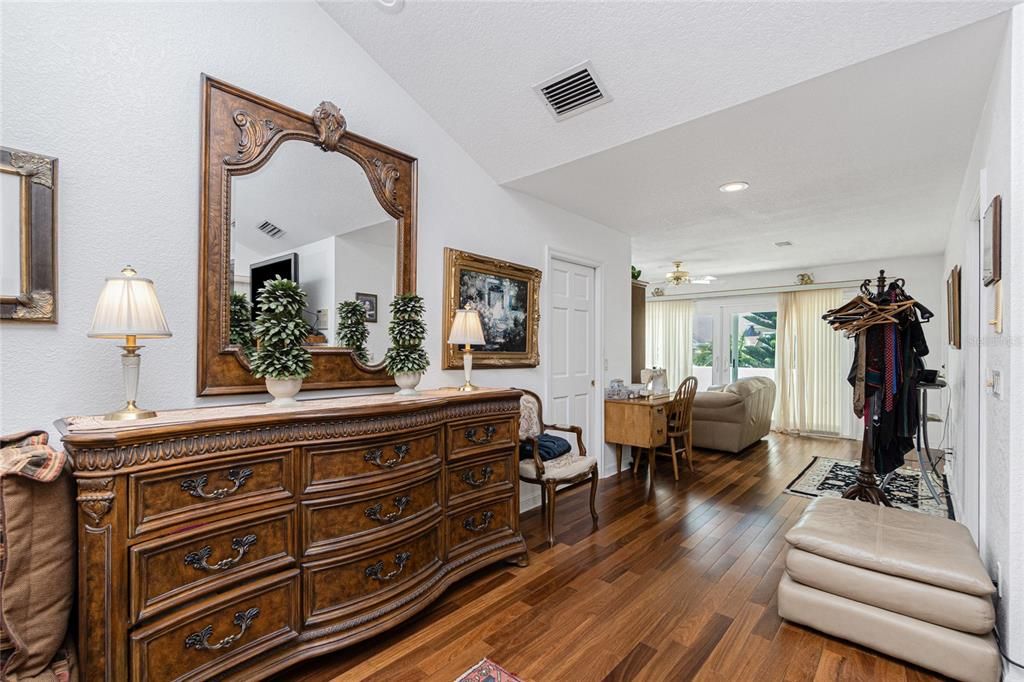 На продажу: $2,000,000 (6 спален, 5 ванн, 5695 Квадратных фут)