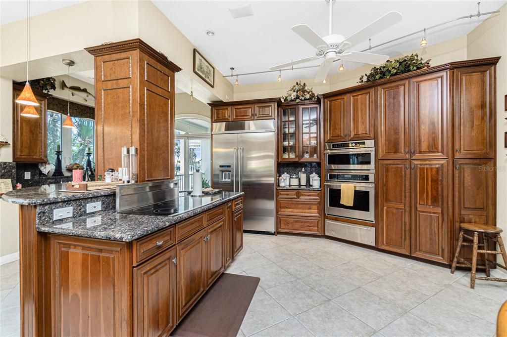 На продажу: $2,000,000 (6 спален, 5 ванн, 5695 Квадратных фут)