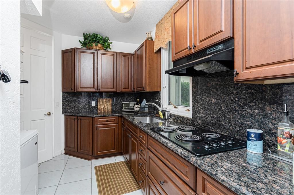 На продажу: $2,000,000 (6 спален, 5 ванн, 5695 Квадратных фут)