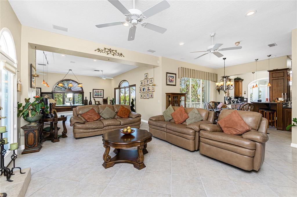 На продажу: $2,000,000 (6 спален, 5 ванн, 5695 Квадратных фут)