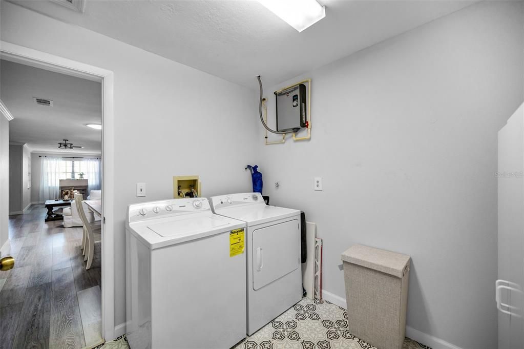 For Sale: $265,500 (2 beds, 2 baths, 1470 Square Feet)