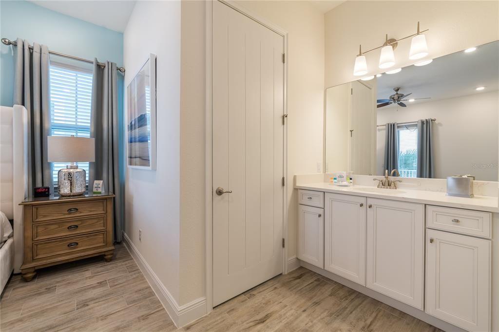 For Sale: $375,000 (2 beds, 2 baths, 1188 Square Feet)