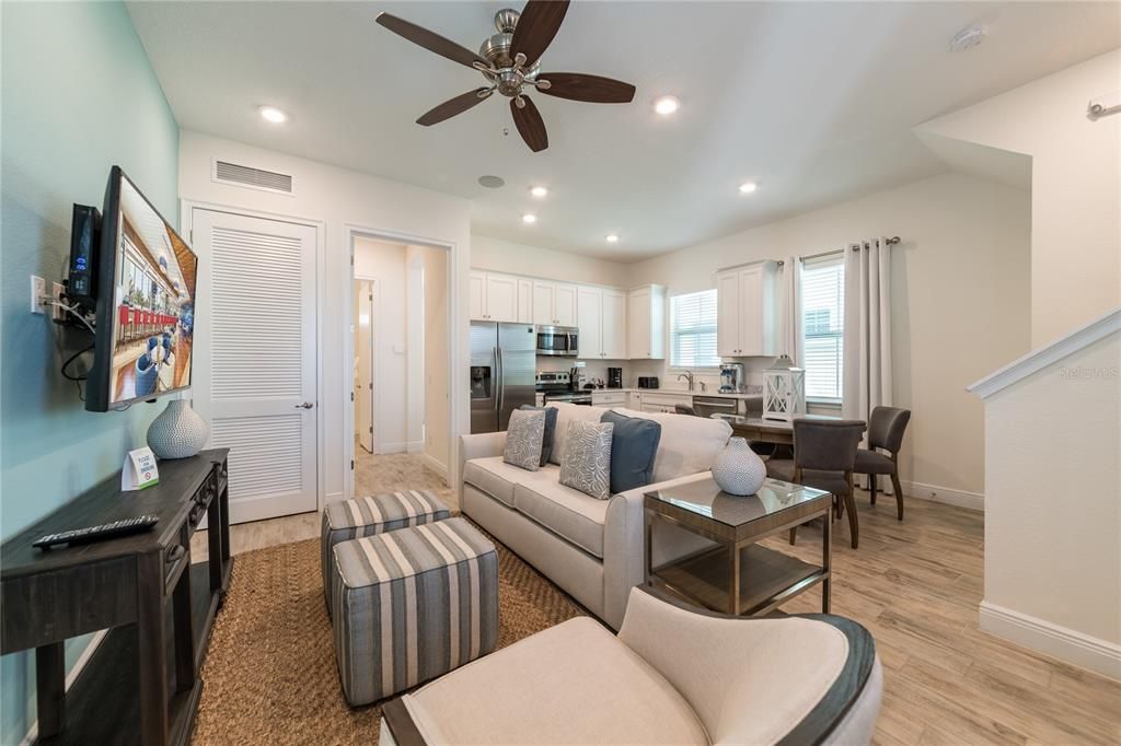 For Sale: $375,000 (2 beds, 2 baths, 1188 Square Feet)