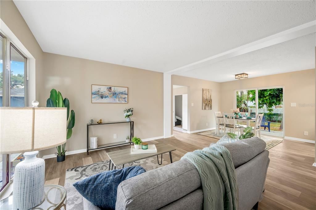 En Venta: $349,900 (4 camas, 2 baños, 1519 Pies cuadrados)