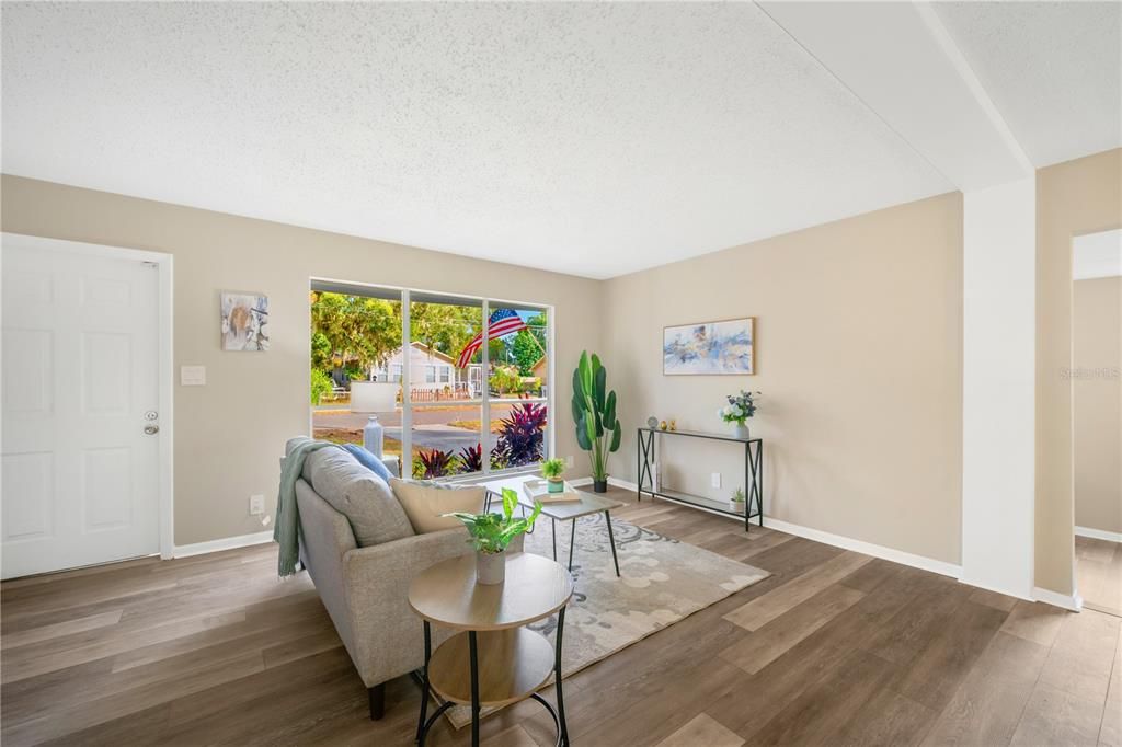 En Venta: $349,900 (4 camas, 2 baños, 1519 Pies cuadrados)