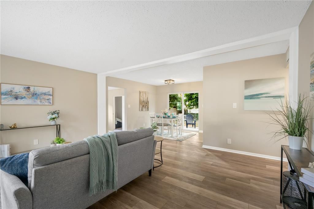 En Venta: $349,900 (4 camas, 2 baños, 1519 Pies cuadrados)