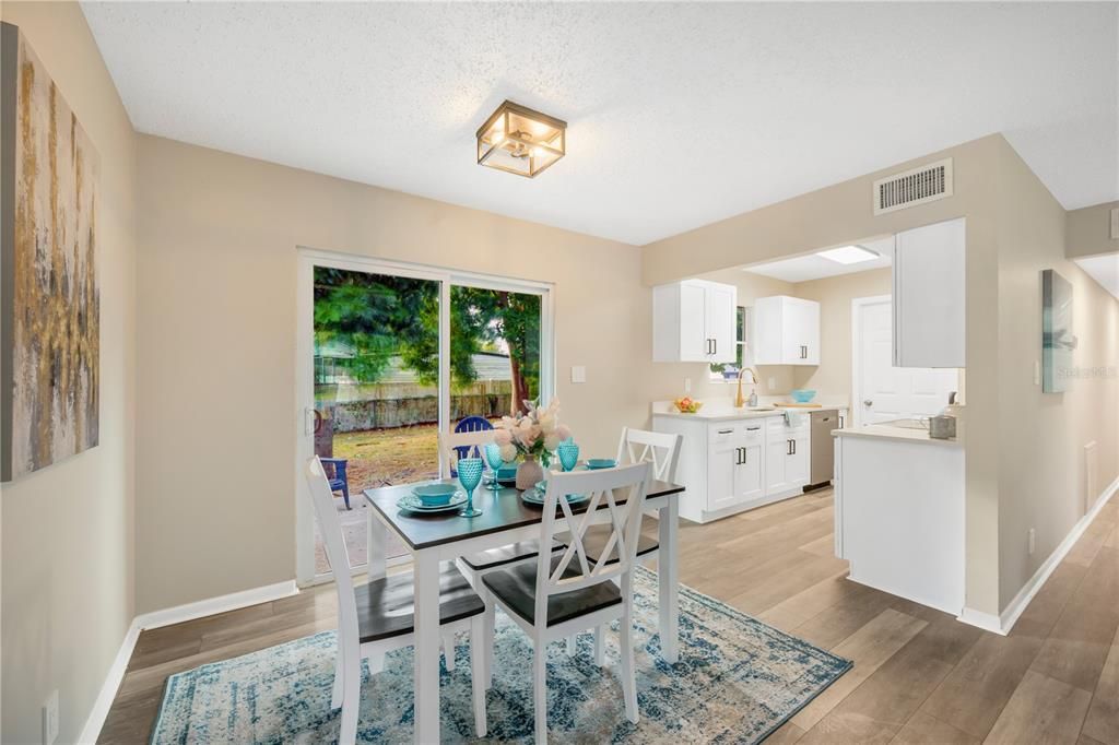 En Venta: $349,900 (4 camas, 2 baños, 1519 Pies cuadrados)