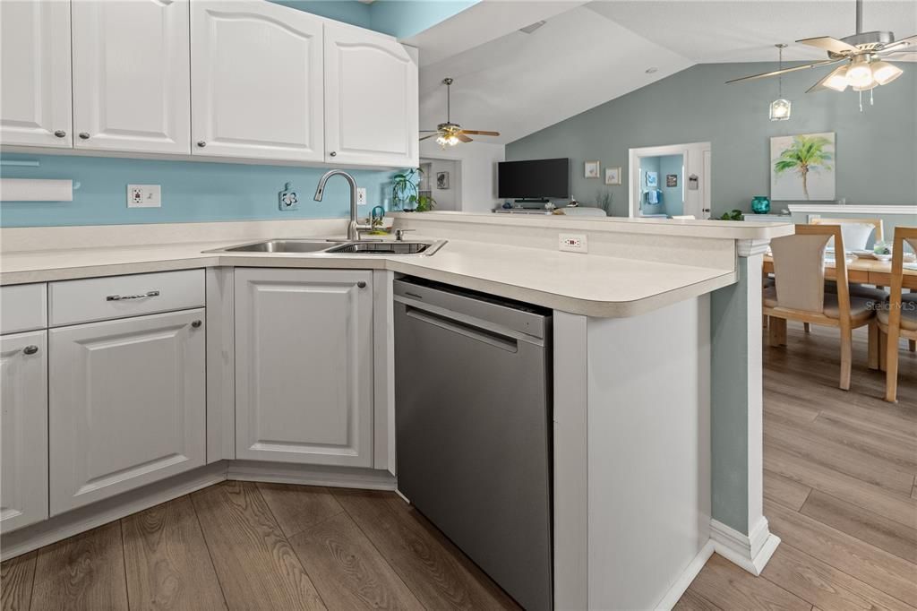 待售: $319,000 (3 贝兹, 2 浴室, 1626 平方英尺)