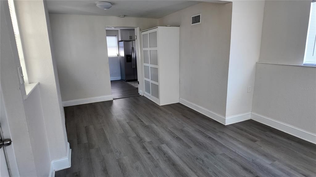 For Rent: $1,550 (3 beds, 1 baths, 960 Square Feet)