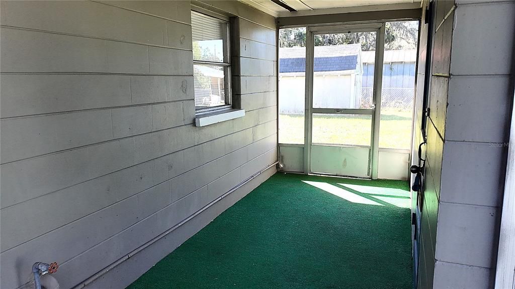 For Rent: $1,550 (3 beds, 1 baths, 960 Square Feet)