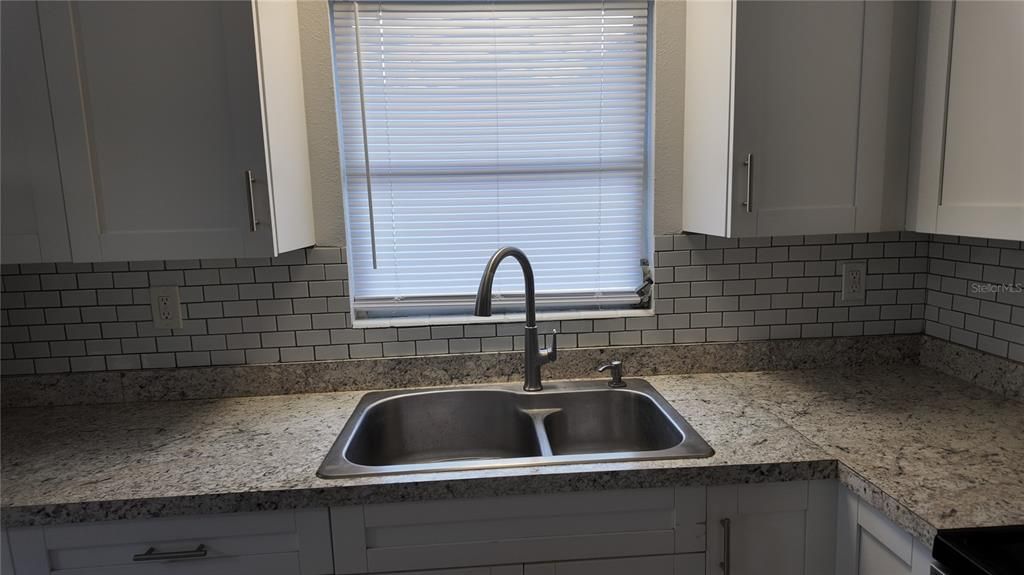 For Rent: $1,550 (3 beds, 1 baths, 960 Square Feet)