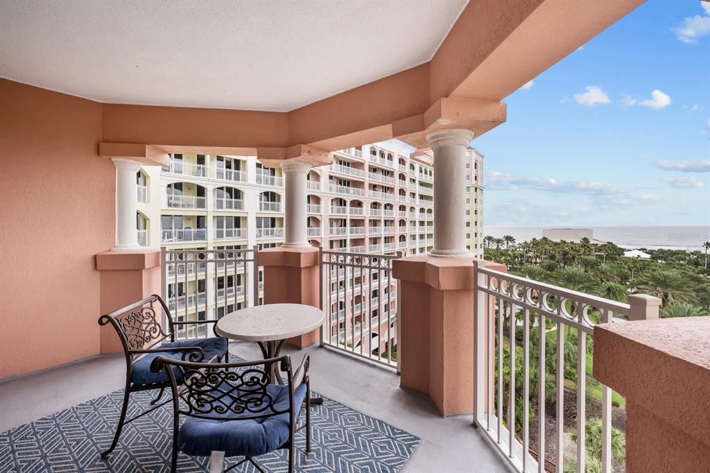 For Sale: $329,000 (1 beds, 1 baths, 678 Square Feet)