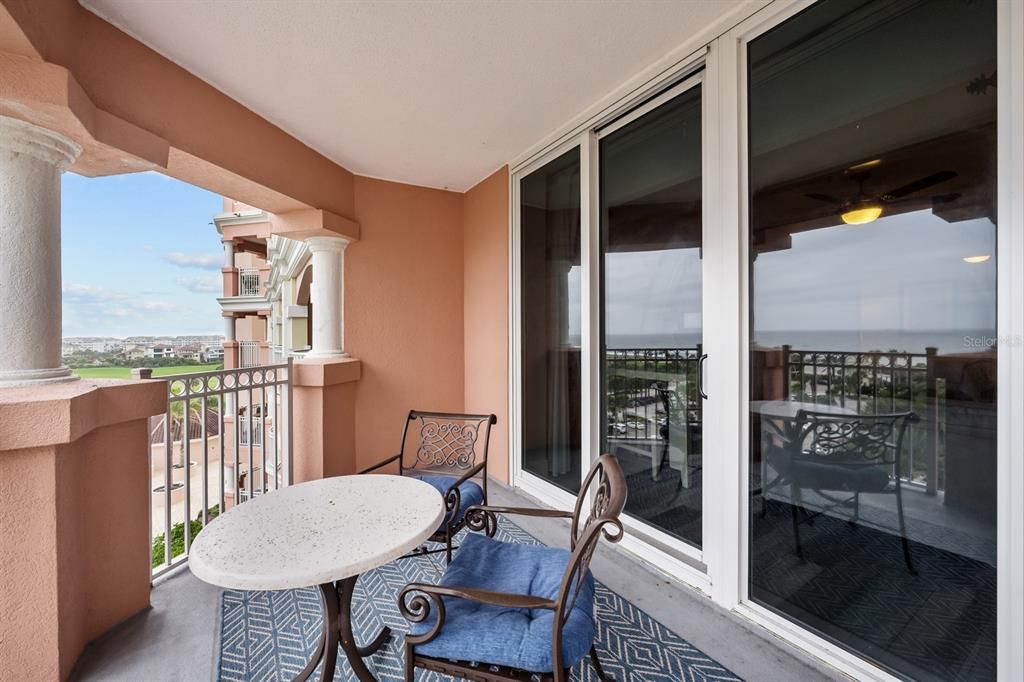 For Sale: $329,000 (1 beds, 1 baths, 678 Square Feet)