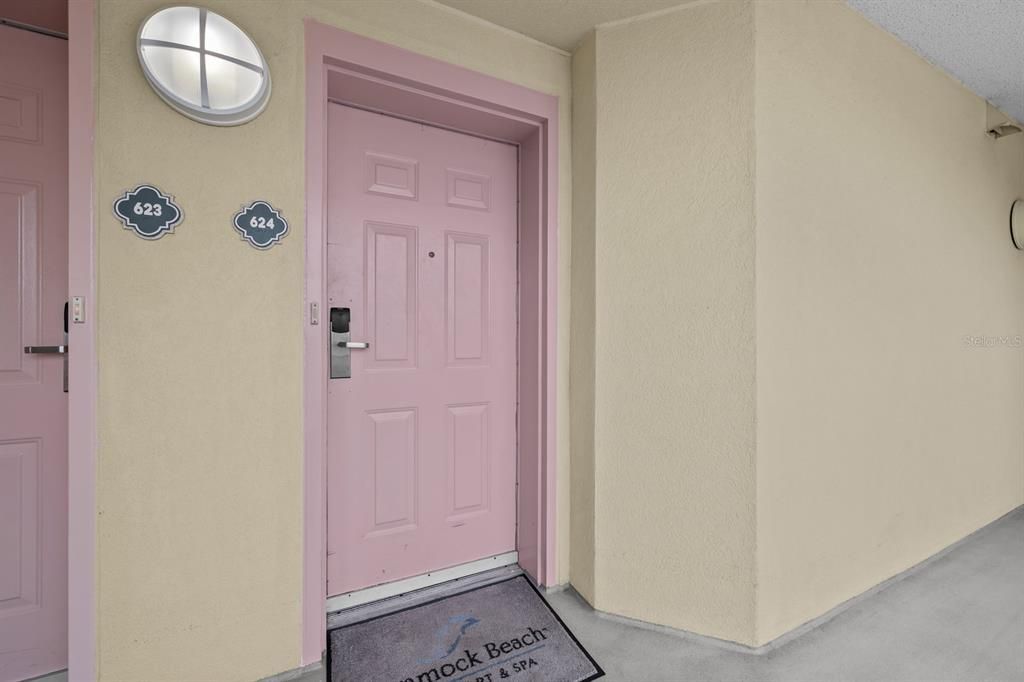 For Sale: $329,000 (1 beds, 1 baths, 678 Square Feet)