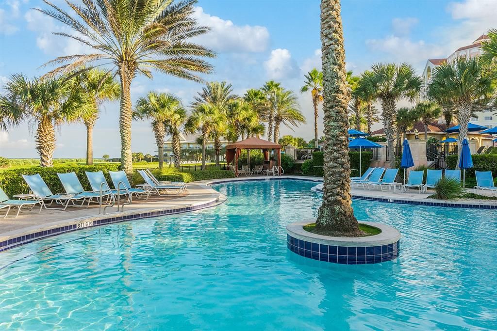 For Sale: $329,000 (1 beds, 1 baths, 678 Square Feet)