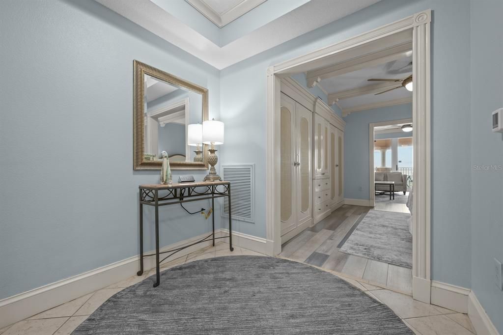 For Sale: $329,000 (1 beds, 1 baths, 678 Square Feet)