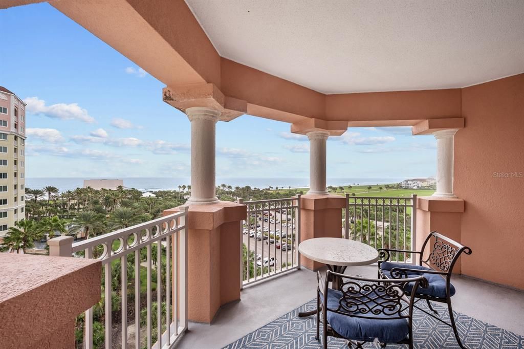 For Sale: $329,000 (1 beds, 1 baths, 678 Square Feet)