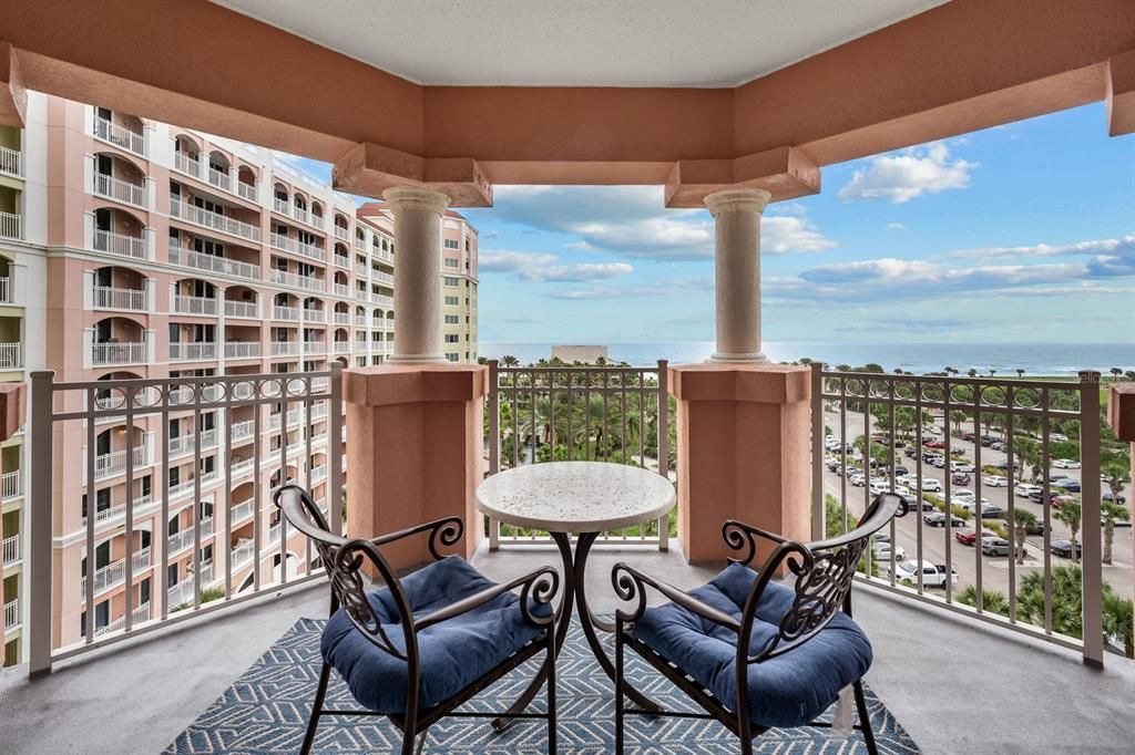 For Sale: $329,000 (1 beds, 1 baths, 678 Square Feet)