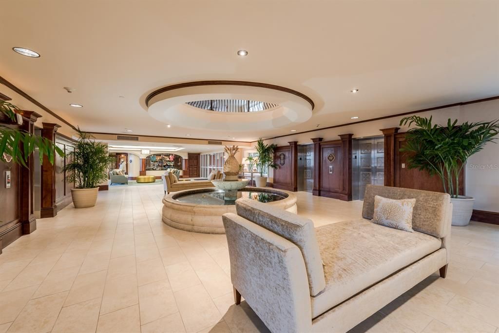 For Sale: $329,000 (1 beds, 1 baths, 678 Square Feet)