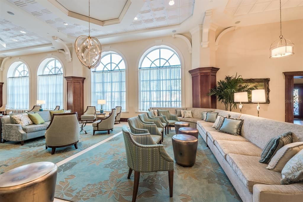 For Sale: $329,000 (1 beds, 1 baths, 678 Square Feet)