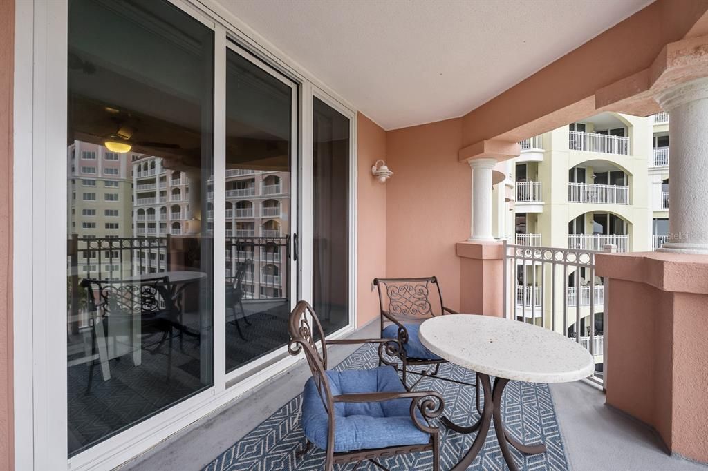 For Sale: $329,000 (1 beds, 1 baths, 678 Square Feet)