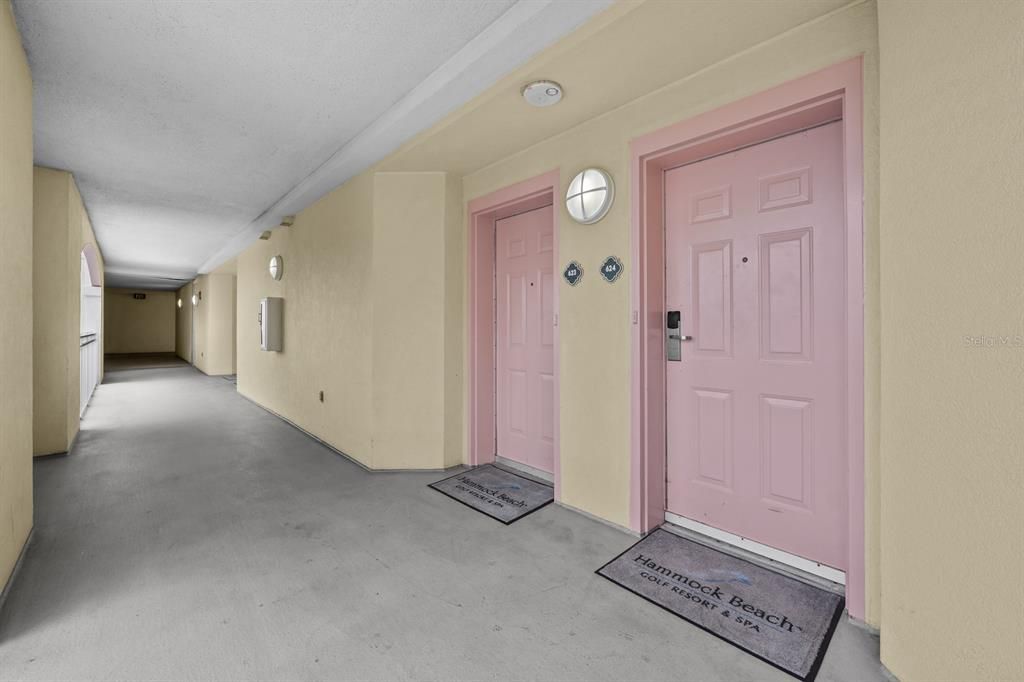 For Sale: $329,000 (1 beds, 1 baths, 678 Square Feet)