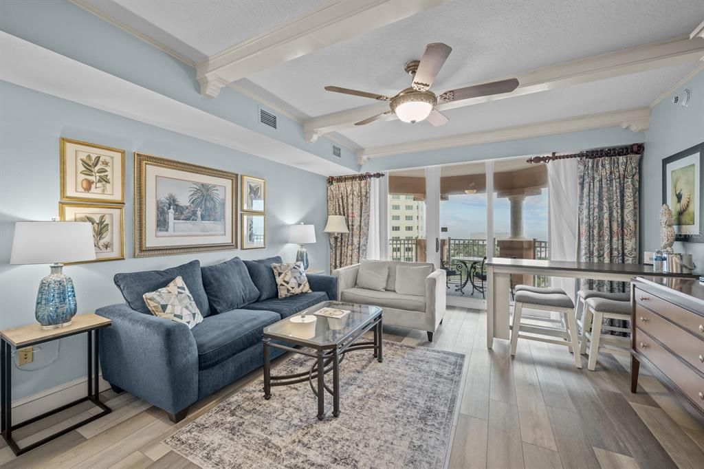 For Sale: $329,000 (1 beds, 1 baths, 678 Square Feet)