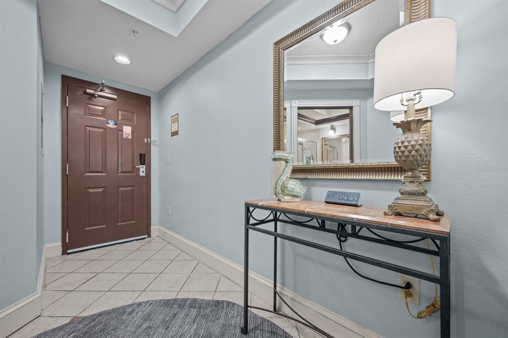 For Sale: $329,000 (1 beds, 1 baths, 678 Square Feet)