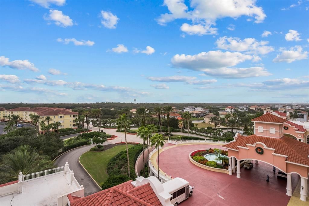 For Sale: $329,000 (1 beds, 1 baths, 678 Square Feet)