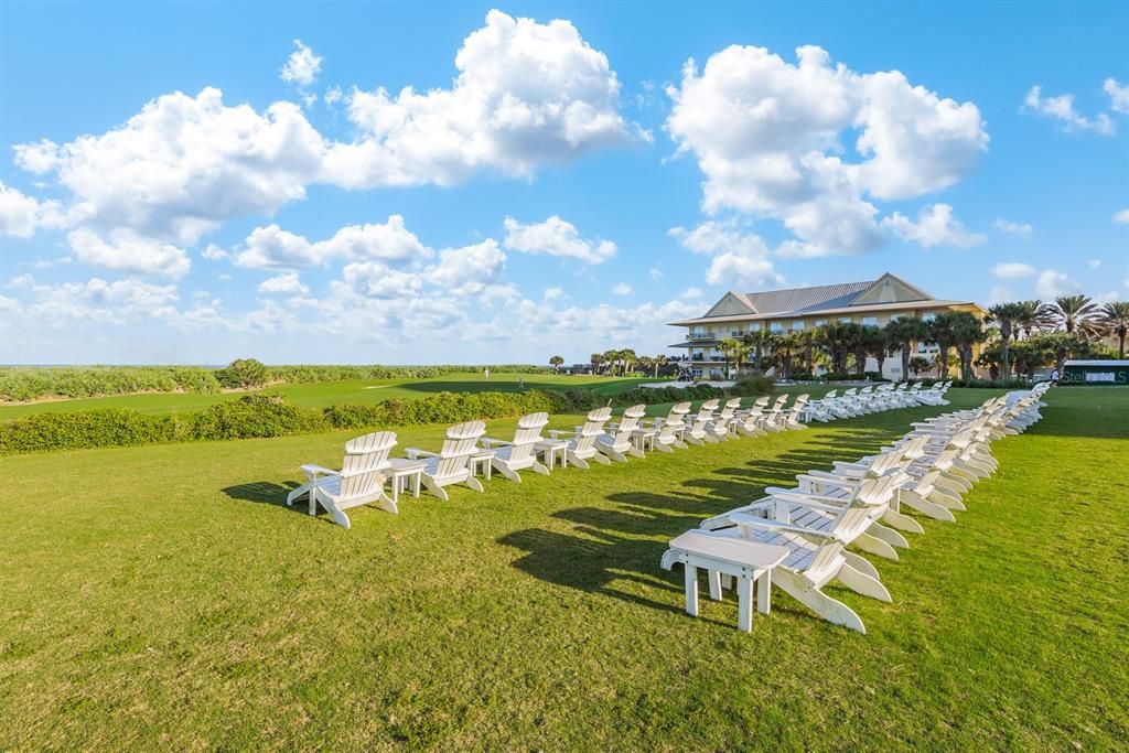 For Sale: $329,000 (1 beds, 1 baths, 678 Square Feet)