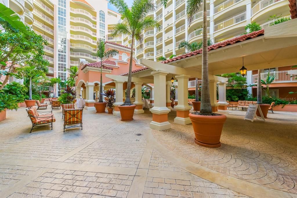 For Sale: $329,000 (1 beds, 1 baths, 678 Square Feet)