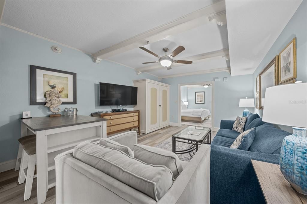 For Sale: $329,000 (1 beds, 1 baths, 678 Square Feet)