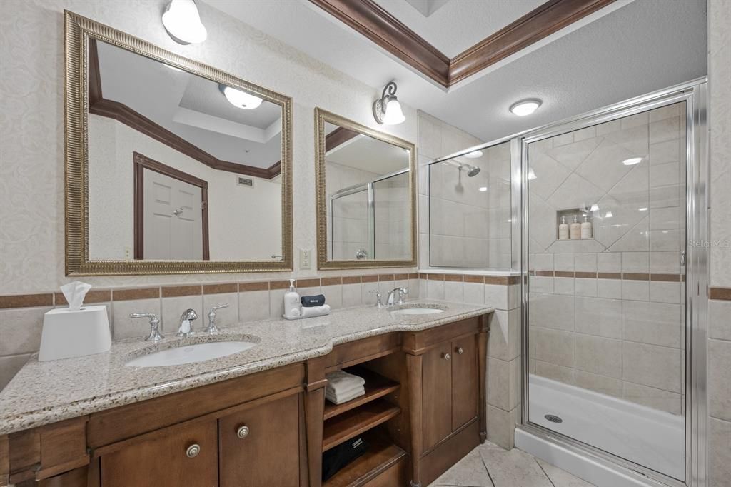 For Sale: $329,000 (1 beds, 1 baths, 678 Square Feet)