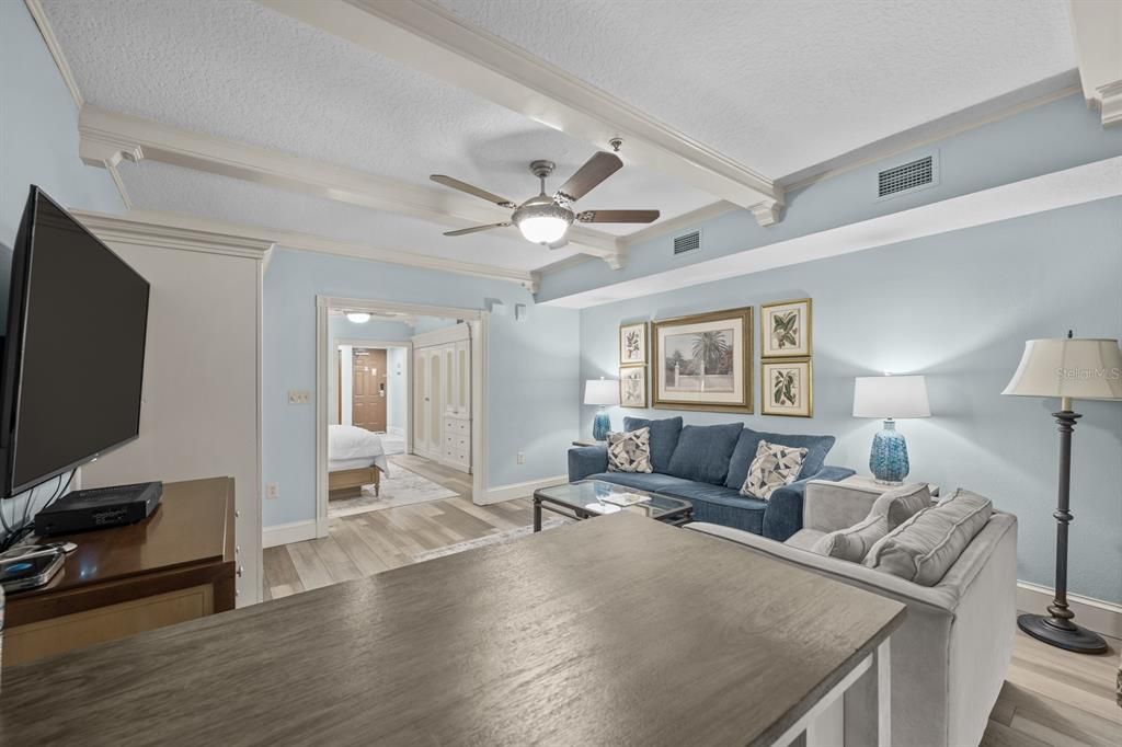 For Sale: $329,000 (1 beds, 1 baths, 678 Square Feet)