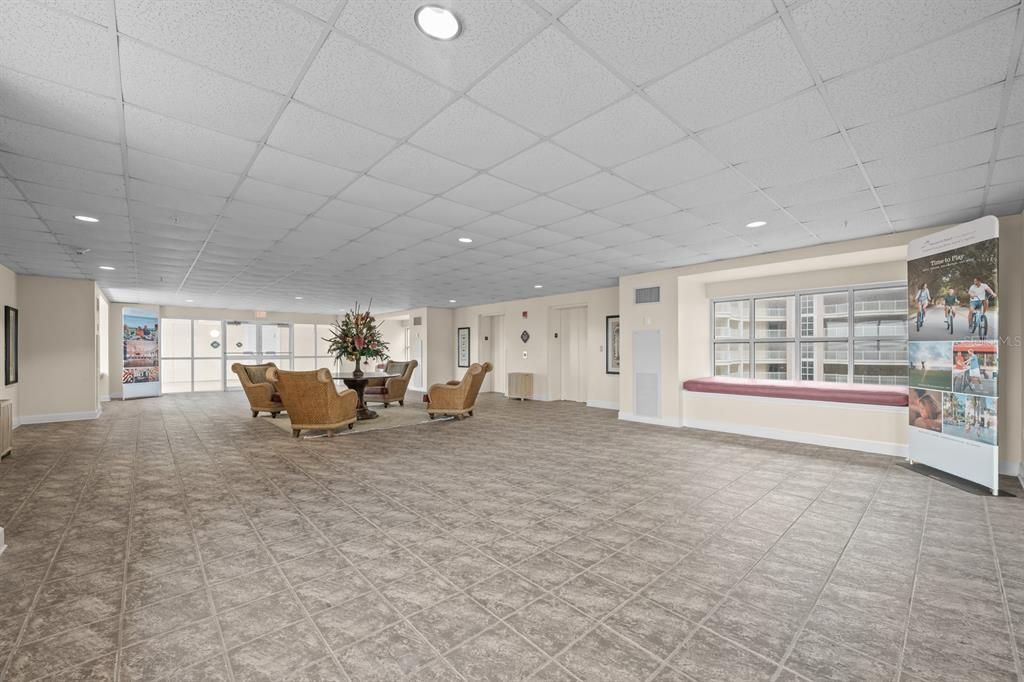 For Sale: $329,000 (1 beds, 1 baths, 678 Square Feet)