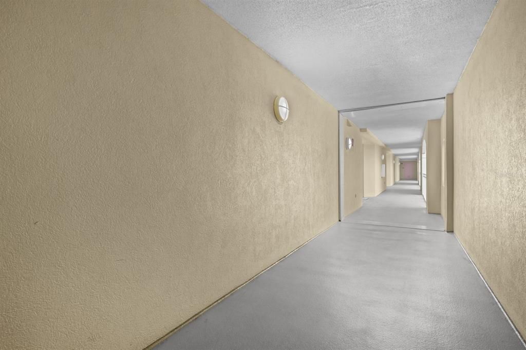 For Sale: $329,000 (1 beds, 1 baths, 678 Square Feet)