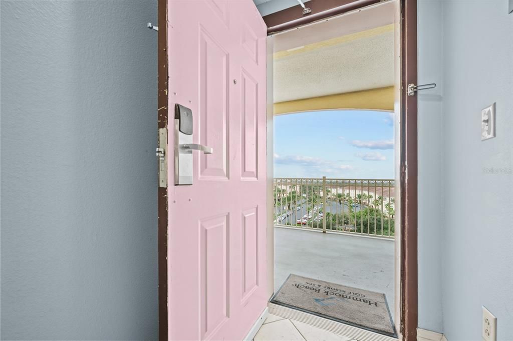 For Sale: $329,000 (1 beds, 1 baths, 678 Square Feet)