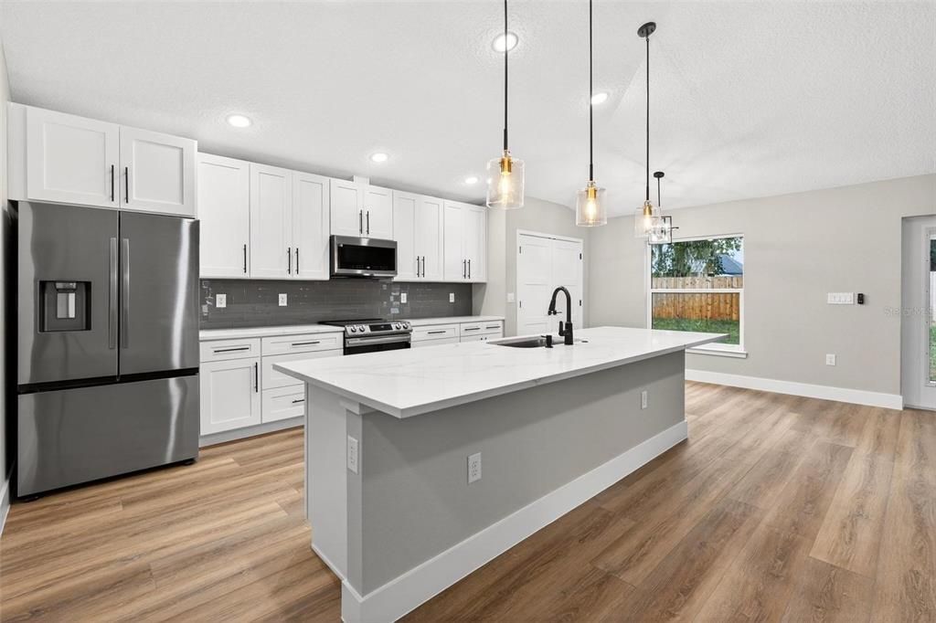 En Venta: $379,900 (4 camas, 2 baños, 1781 Pies cuadrados)