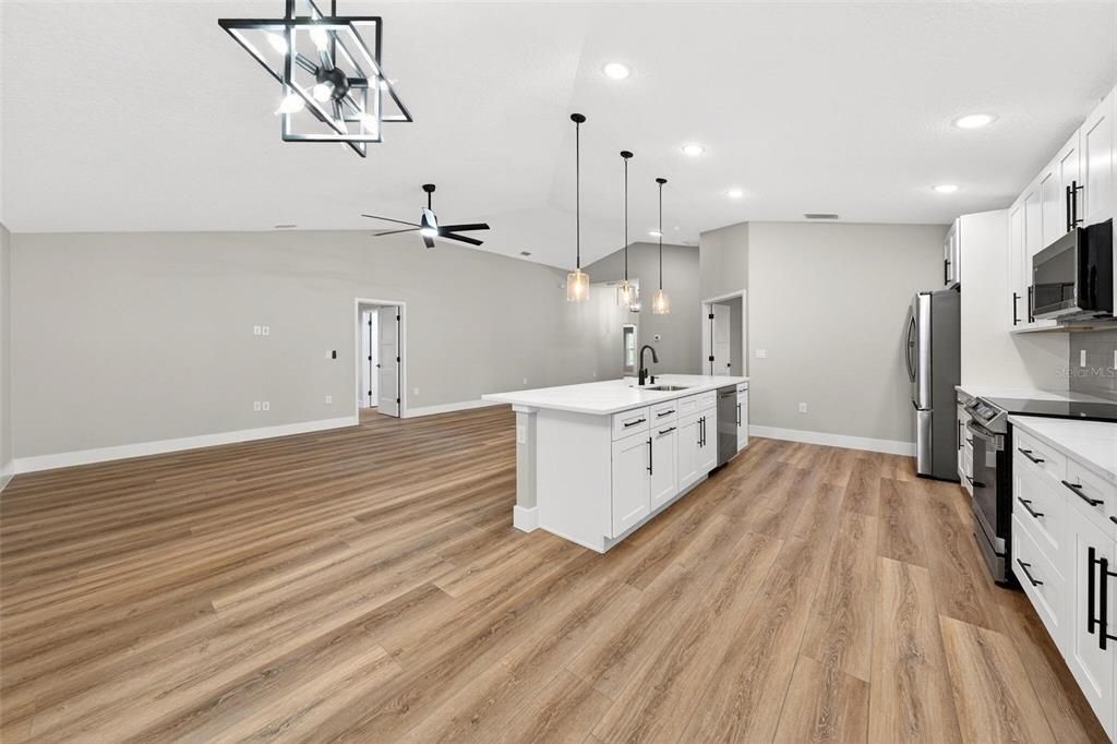 En Venta: $379,900 (4 camas, 2 baños, 1781 Pies cuadrados)