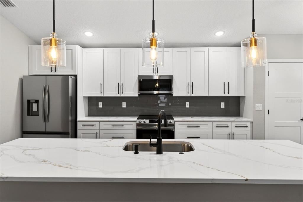 En Venta: $379,900 (4 camas, 2 baños, 1781 Pies cuadrados)