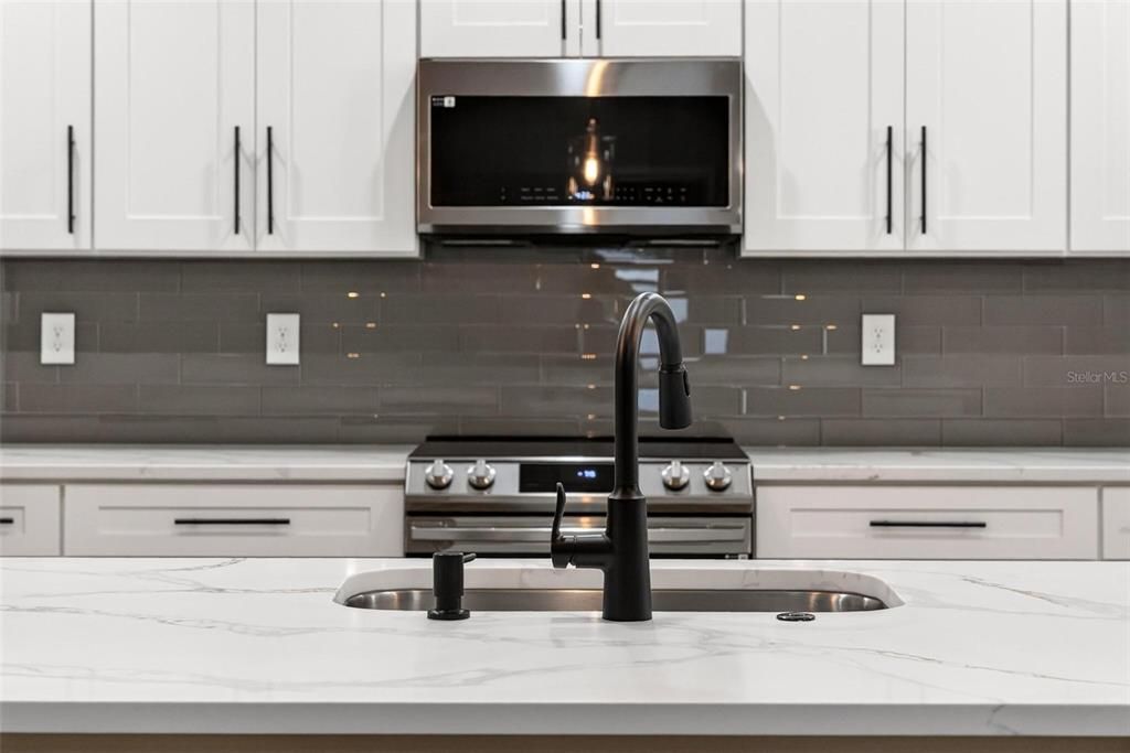 En Venta: $379,900 (4 camas, 2 baños, 1781 Pies cuadrados)