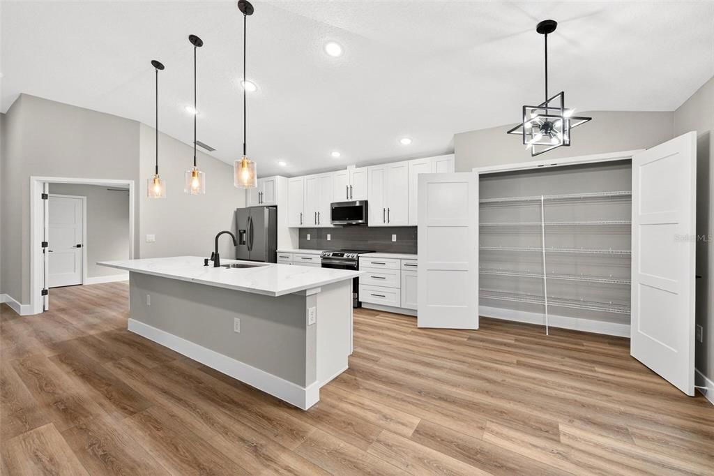 En Venta: $379,900 (4 camas, 2 baños, 1781 Pies cuadrados)