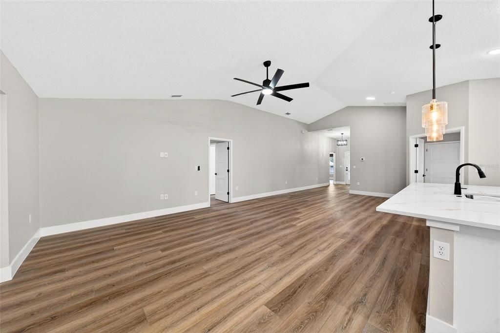 En Venta: $379,900 (4 camas, 2 baños, 1781 Pies cuadrados)